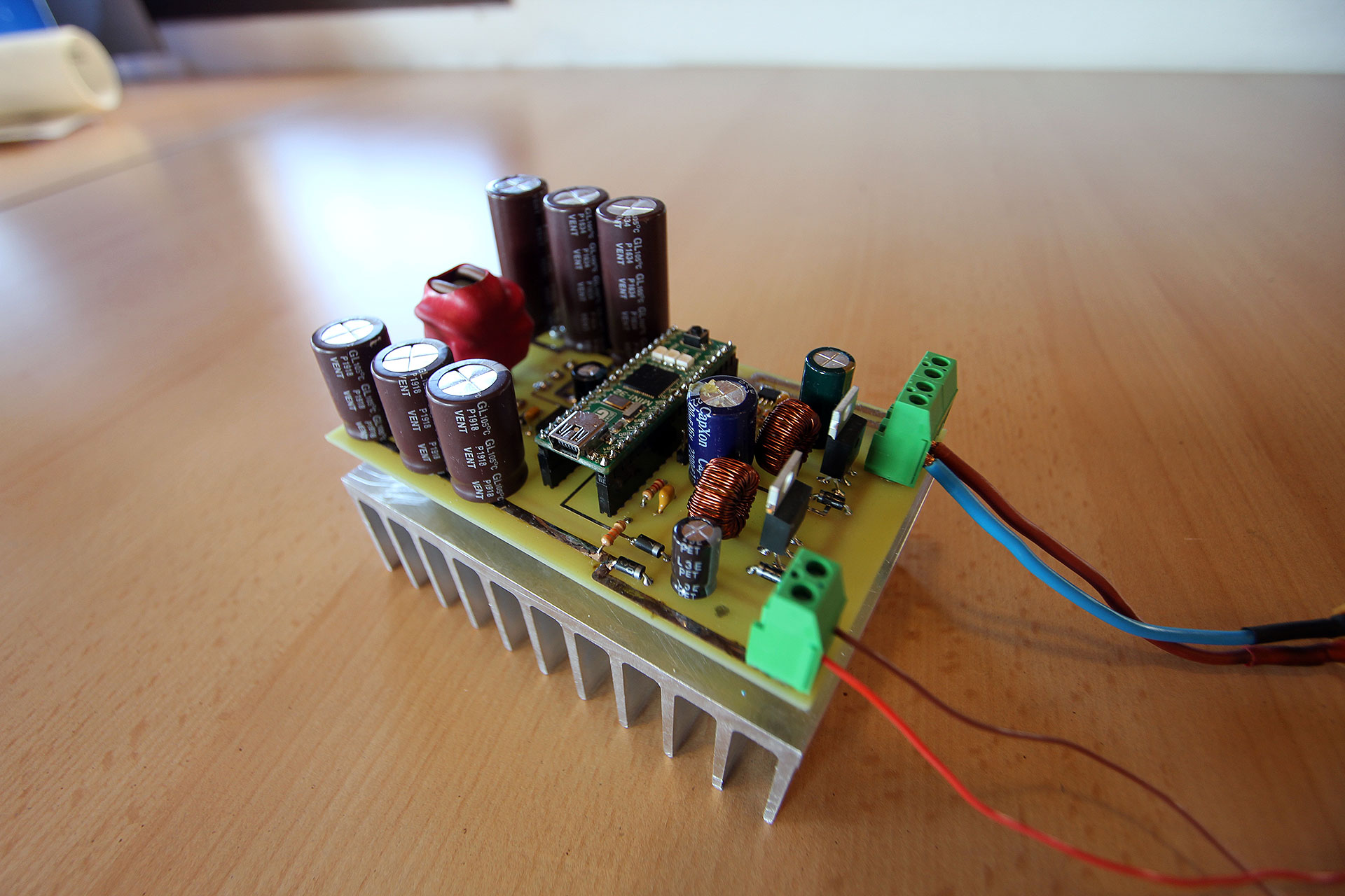 intelligent device for energy distribution